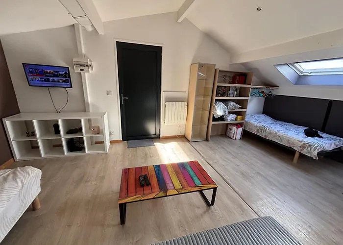 4 Personnes 3 Lits Wifi Parking Apartmán *